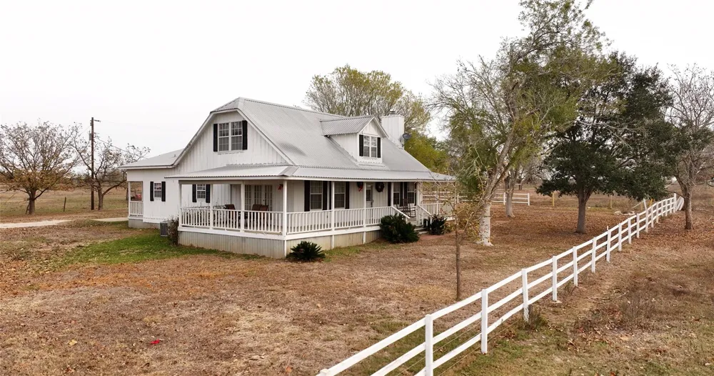 1505 Prairie Valley Road West Point, TX 78963