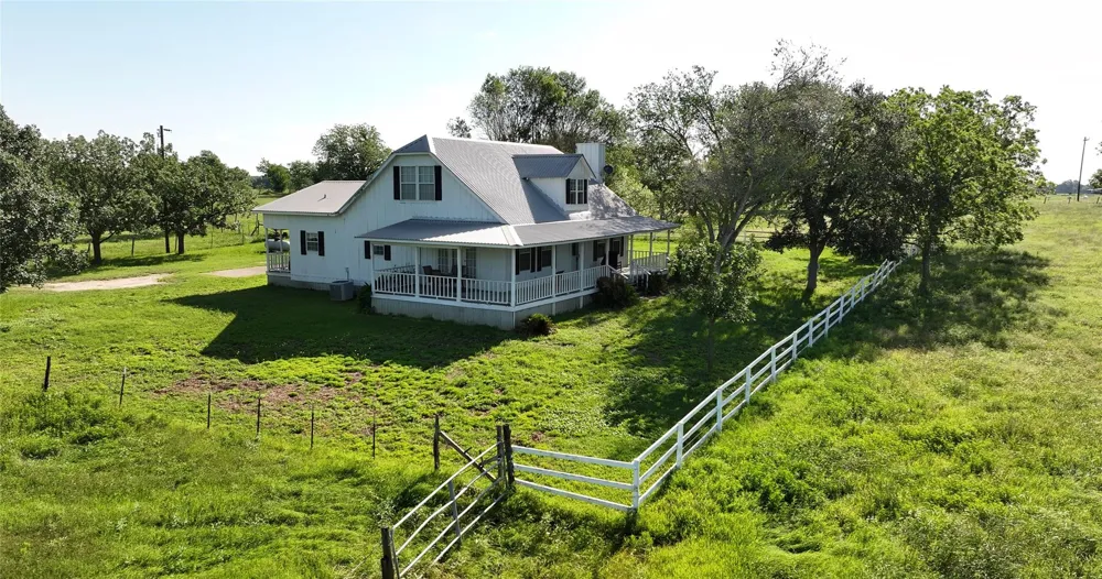 1505 Prairie Valley Road West Point, TX 78963
