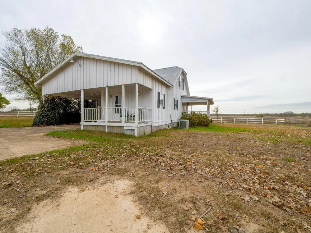 1505 Prairie Valley Road West Point, TX 78963