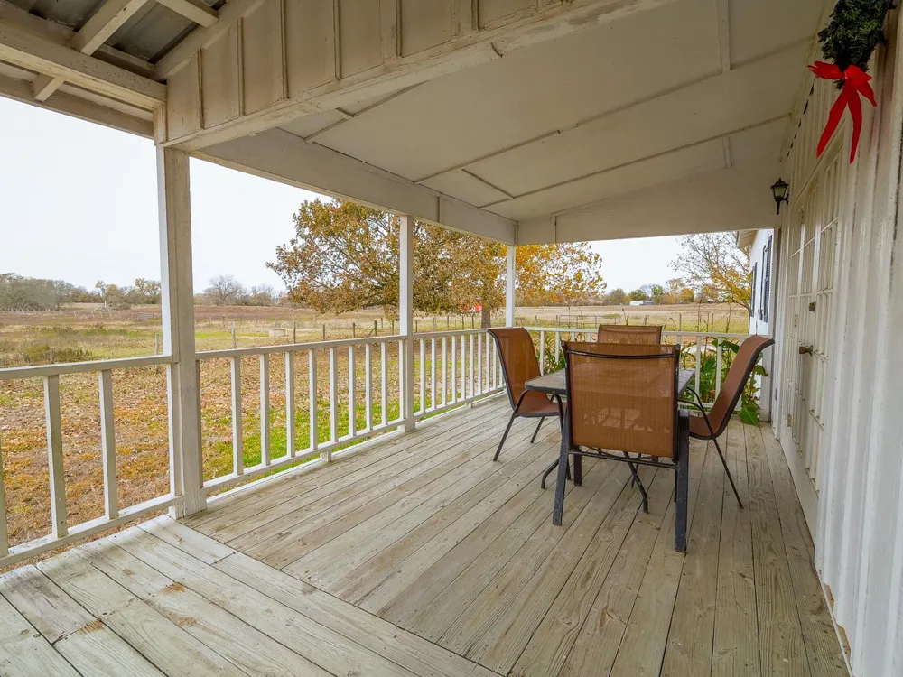 1505 Prairie Valley Road West Point, TX 78963