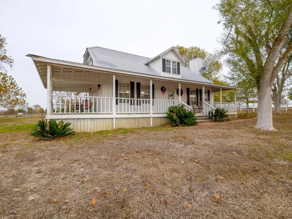 1505 Prairie Valley Road West Point, TX 78963