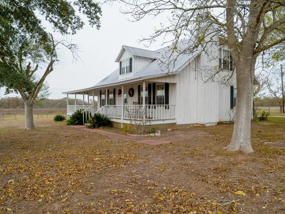 1505 Prairie Valley Road West Point, TX 78963