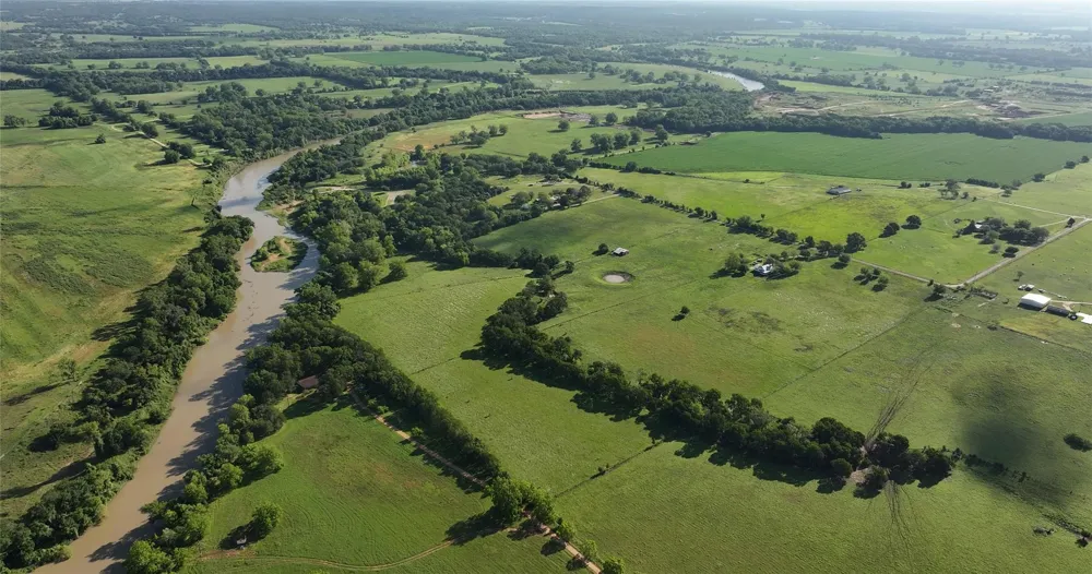 1505 Prairie Valley Road West Point, TX 78963