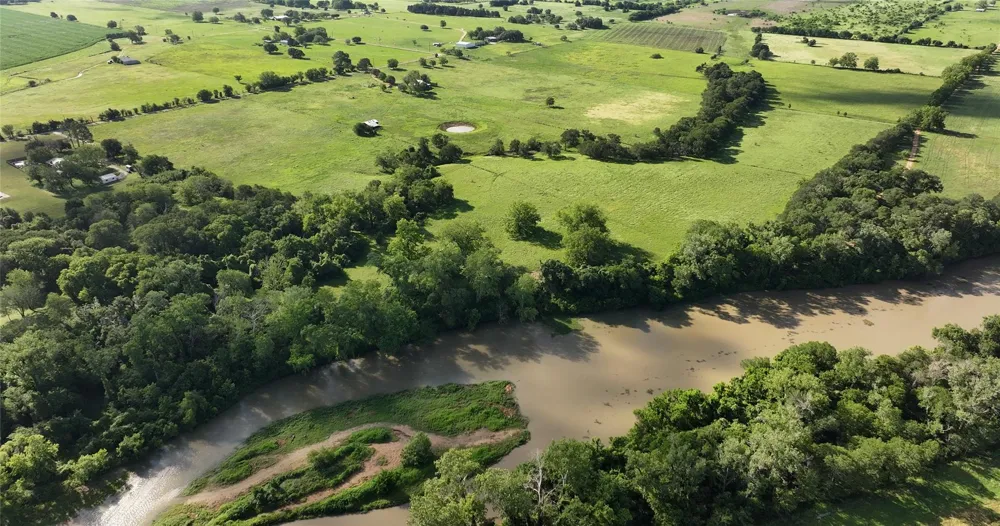 1505 Prairie Valley Road West Point, TX 78963