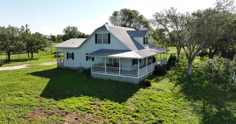 1505 Prairie Valley Road West Point, TX 78963