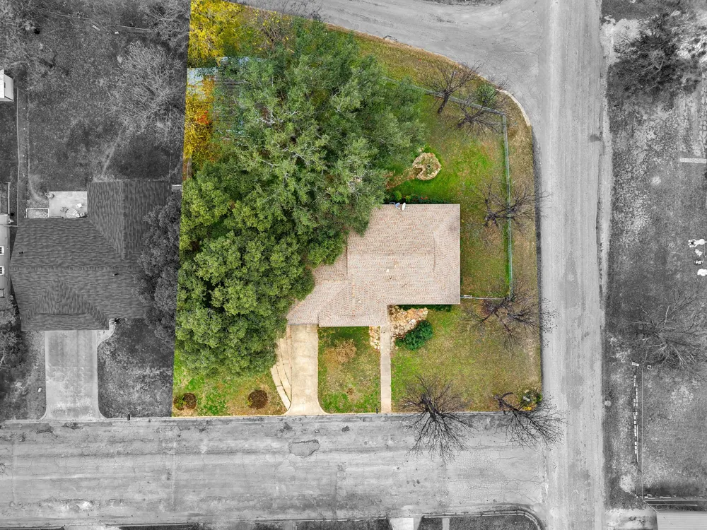 1002 W Woodlawn Street San Saba, TX 76877