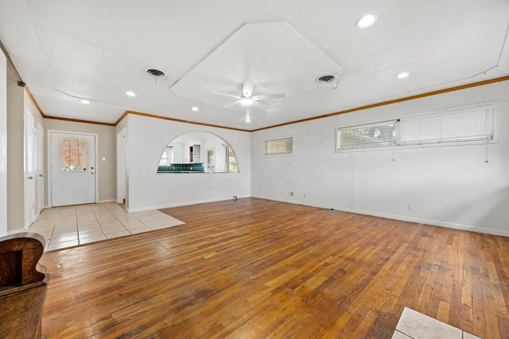 1002 W Woodlawn Street San Saba, TX 76877