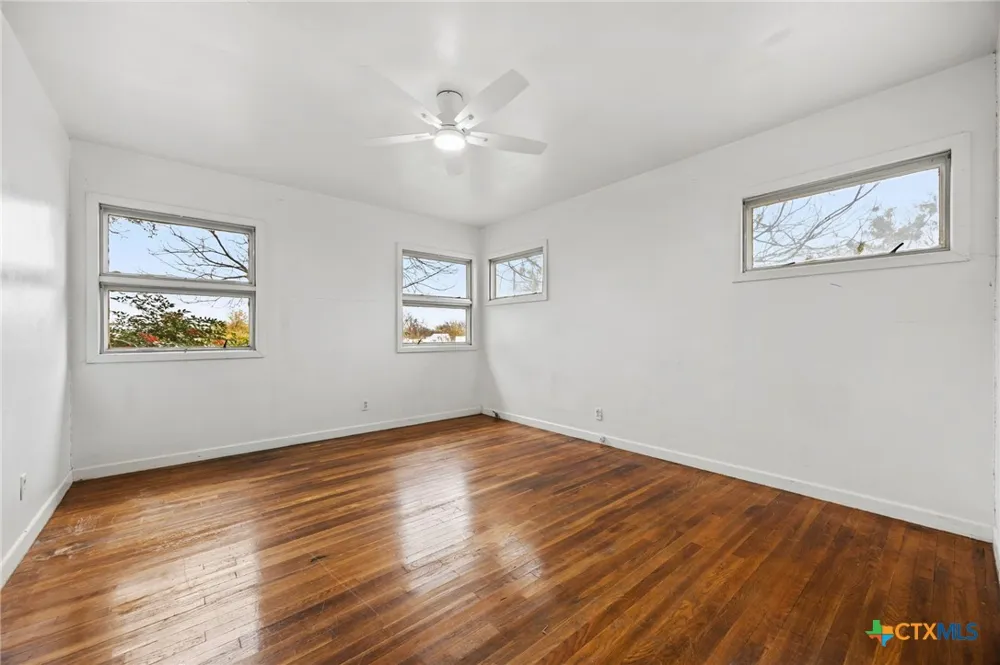 1002 W Woodlawn Street San Saba, TX 76877
