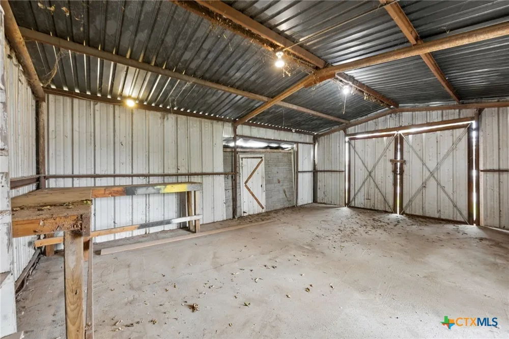 1002 W Woodlawn Street San Saba, TX 76877