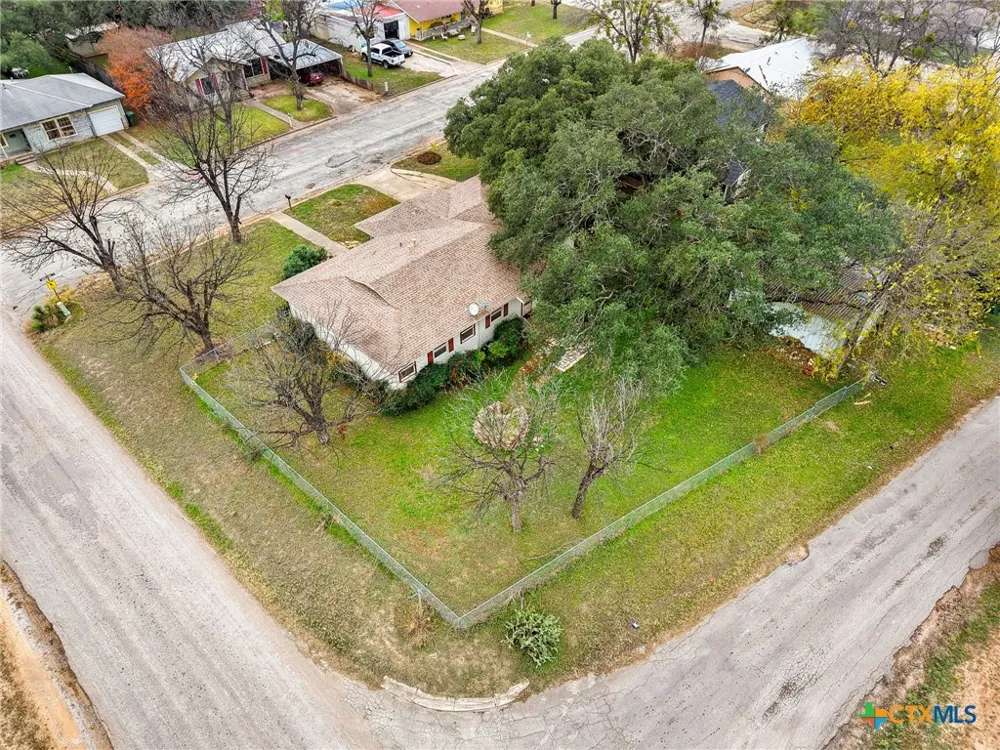 1002 W Woodlawn Street San Saba, TX 76877