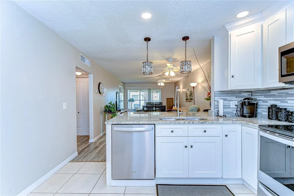 13870 OAKWOOD LANE Seminole, FL 33776