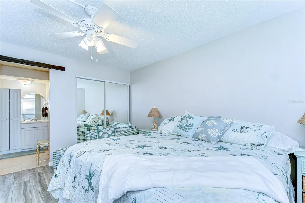 13870 OAKWOOD LANE Seminole, FL 33776