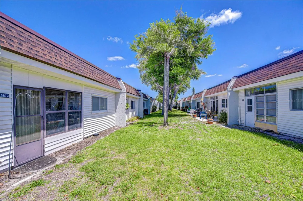 13870 OAKWOOD LANE Seminole, FL 33776
