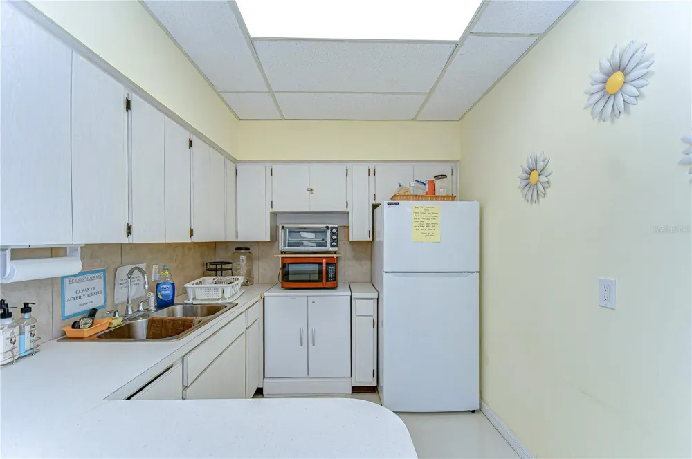 13870 OAKWOOD LANE Seminole, FL 33776