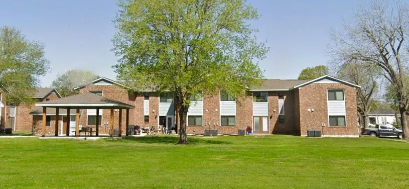 106 Walnut St Hallettsville, TX 77964