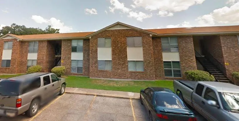 106 Walnut St Hallettsville, TX 77964