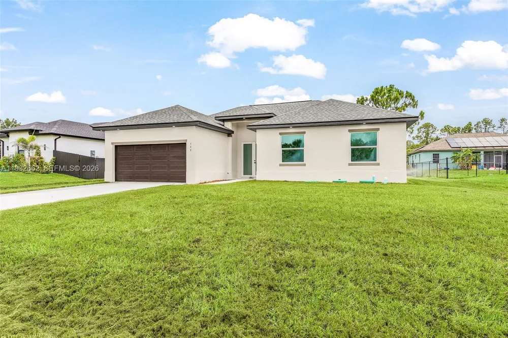748 748 CHESTNUT ST E Lehigh Acres, FL 33974