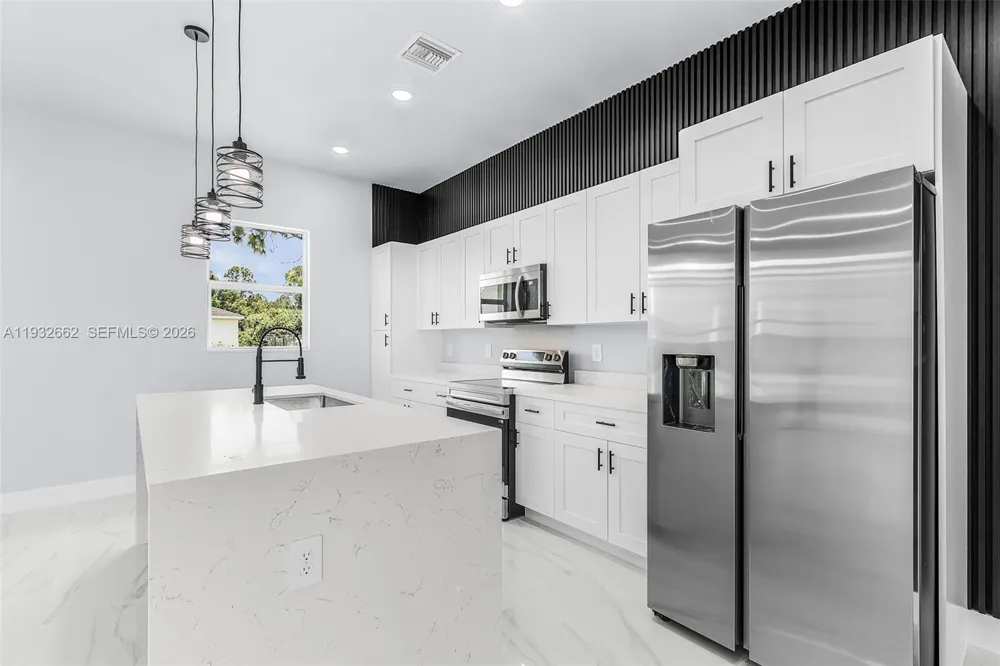 748 748 CHESTNUT ST E Lehigh Acres, FL 33974