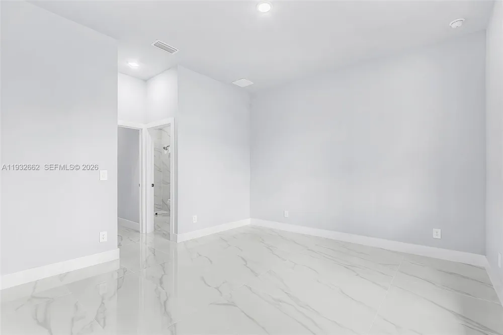748 748 CHESTNUT ST E Lehigh Acres, FL 33974