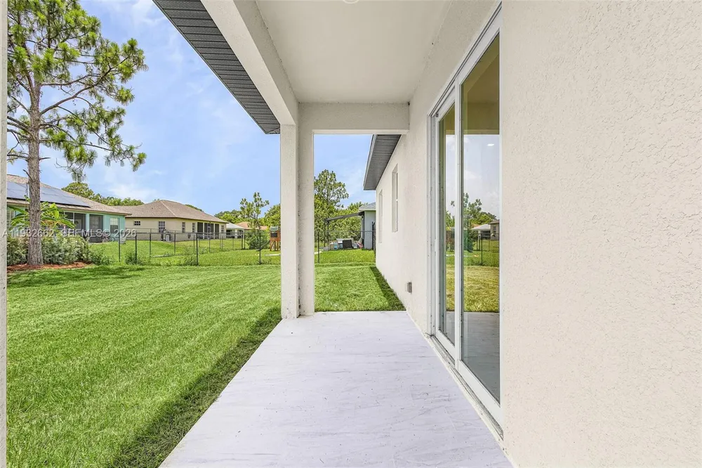 748 748 CHESTNUT ST E Lehigh Acres, FL 33974
