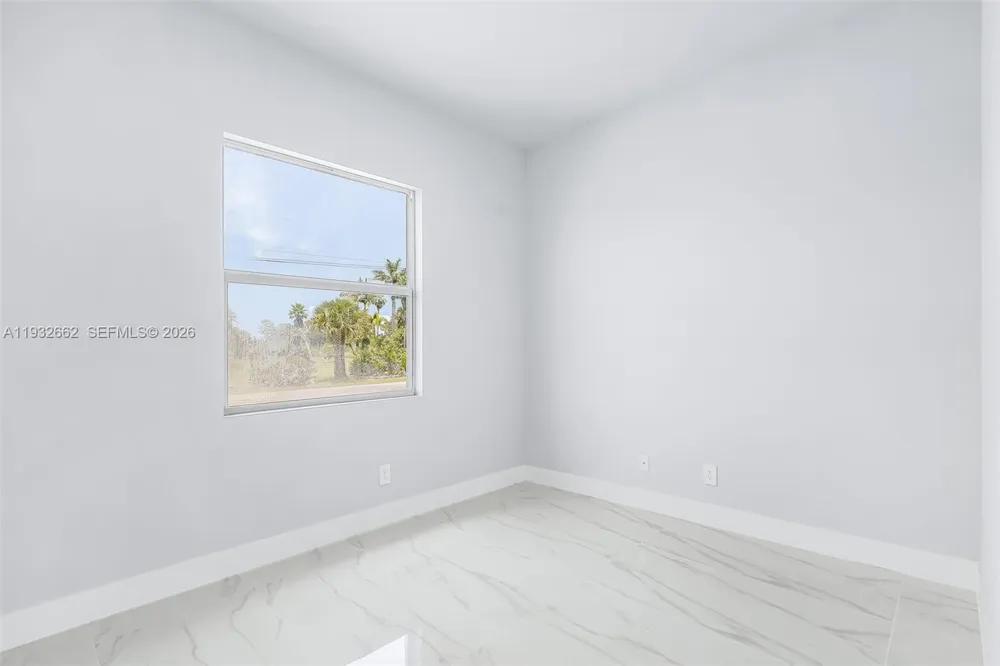 748 748 CHESTNUT ST E Lehigh Acres, FL 33974