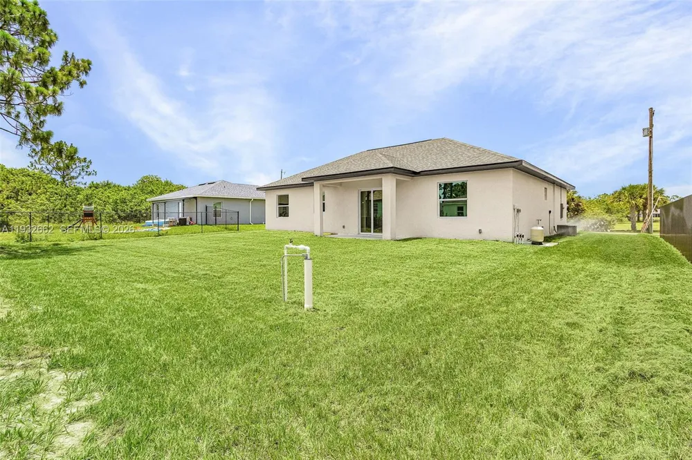 748 748 CHESTNUT ST E Lehigh Acres, FL 33974