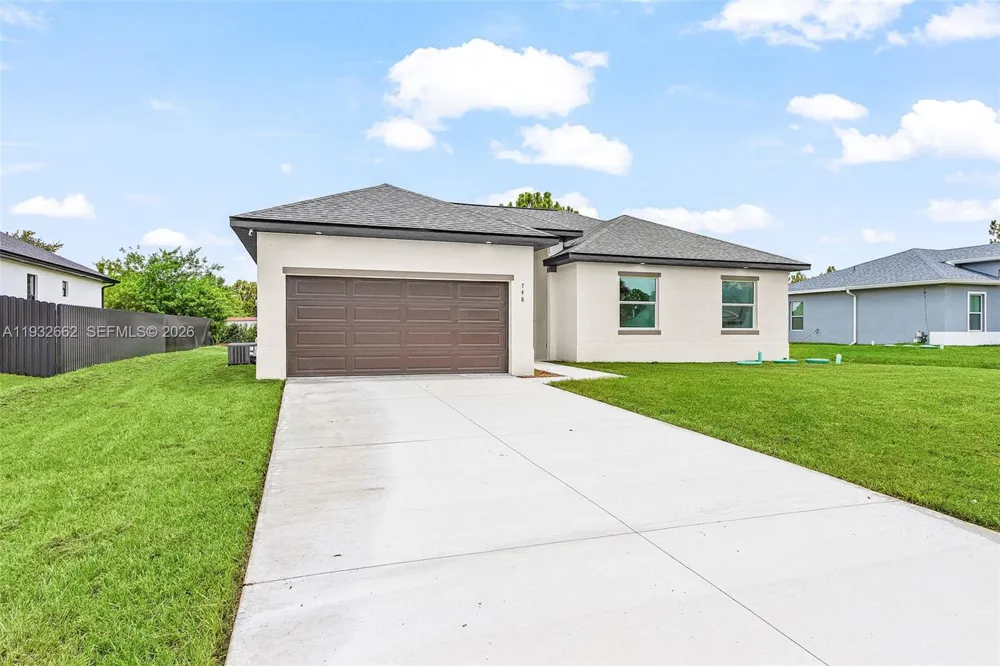 748 748 CHESTNUT ST E Lehigh Acres, FL 33974