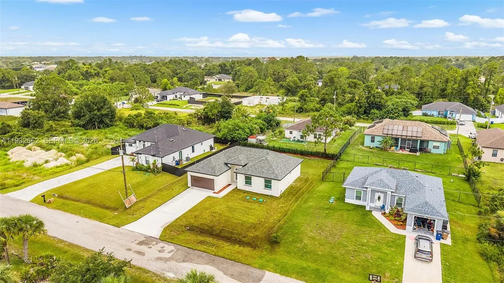 748 748 CHESTNUT ST E Lehigh Acres, FL 33974
