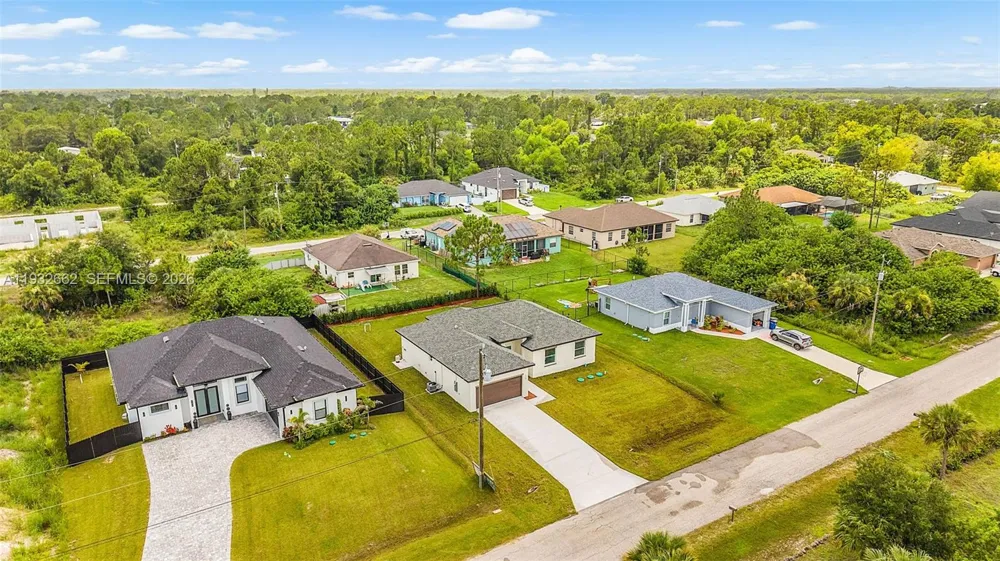 748 748 CHESTNUT ST E Lehigh Acres, FL 33974