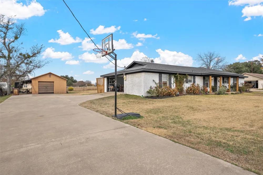107 Woody Ray Drive Elm Mott, TX 76640