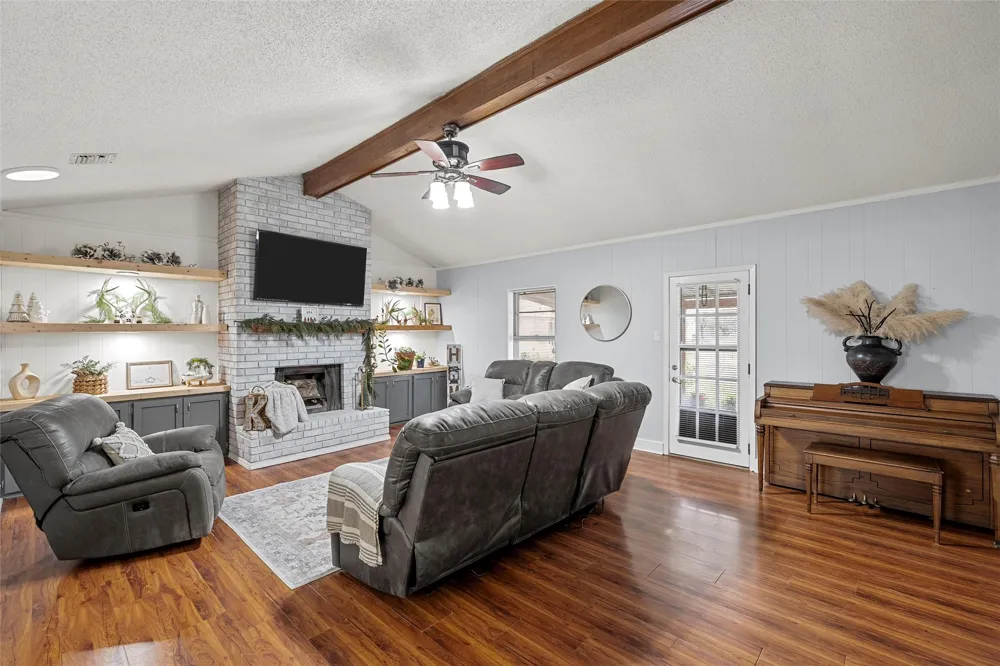 107 Woody Ray Drive Elm Mott, TX 76640