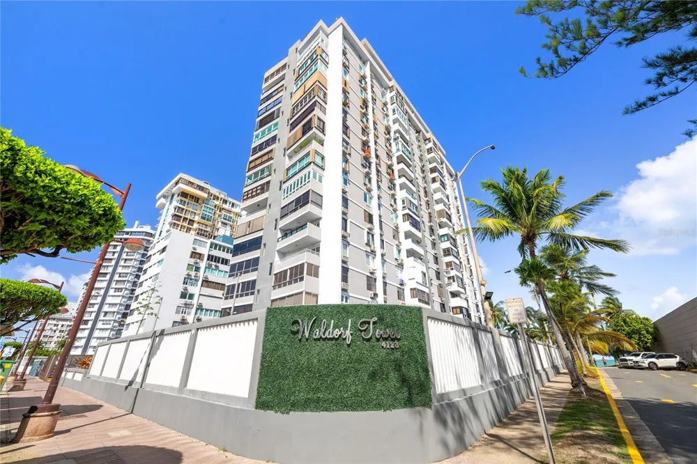 4123 ISLA VERDE AVE, WALDORF TOWER #PH-4 Carolina, PR 00979