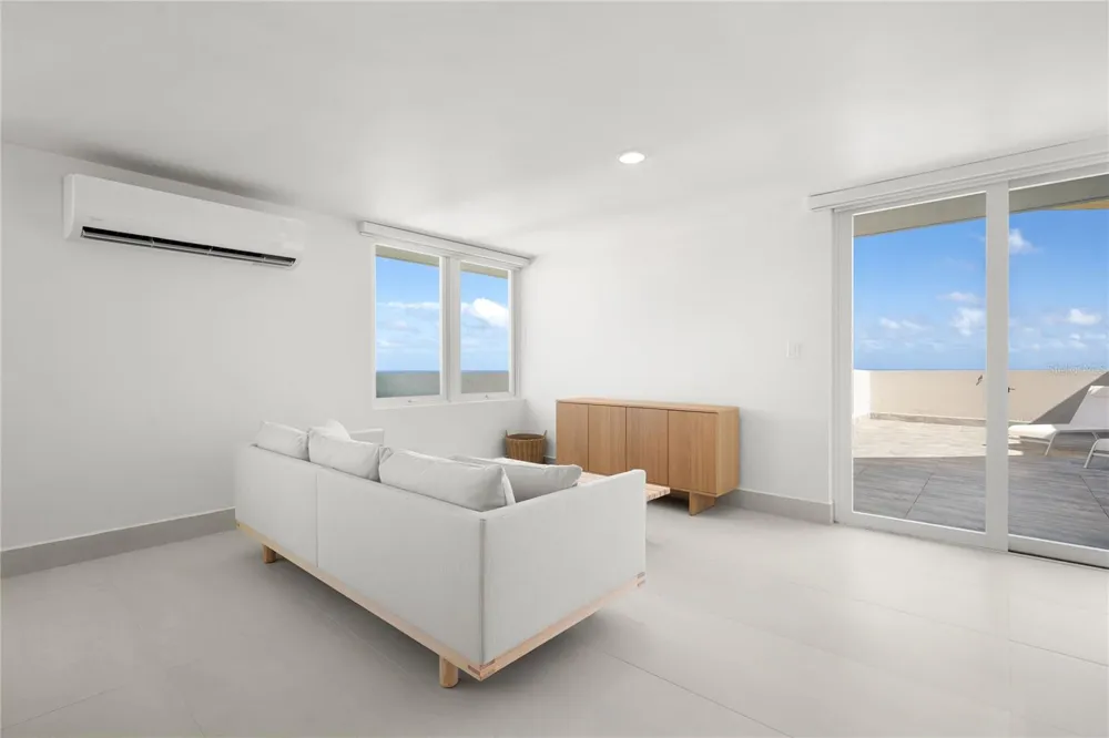 4123 ISLA VERDE AVE, WALDORF TOWER #PH-4 Carolina, PR 00979