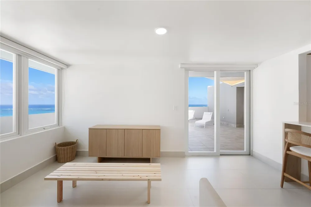 4123 ISLA VERDE AVE, WALDORF TOWER #PH-4 Carolina, PR 00979