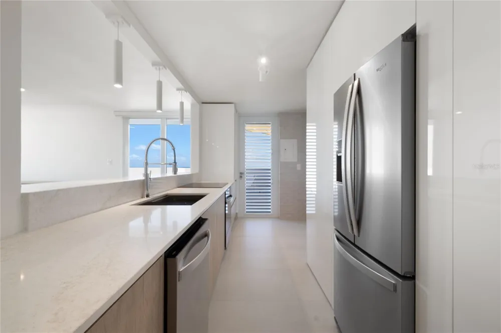 4123 ISLA VERDE AVE, WALDORF TOWER #PH-4 Carolina, PR 00979