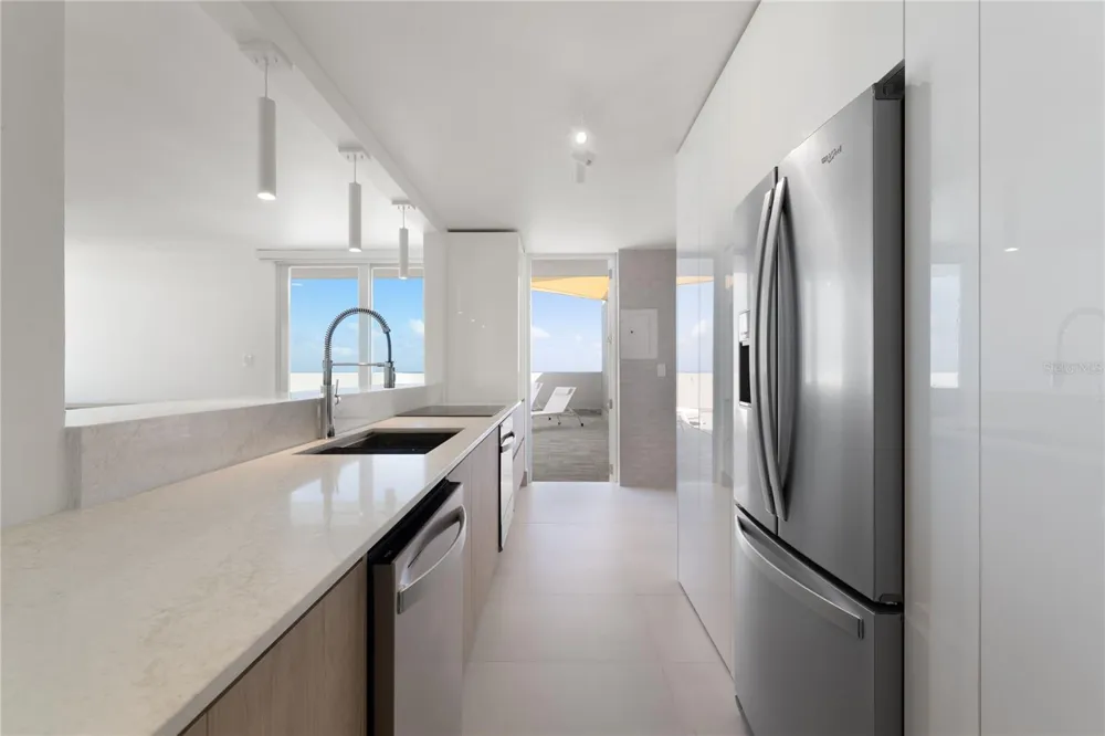 4123 ISLA VERDE AVE, WALDORF TOWER #PH-4 Carolina, PR 00979