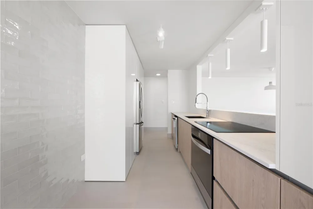 4123 ISLA VERDE AVE, WALDORF TOWER #PH-4 Carolina, PR 00979