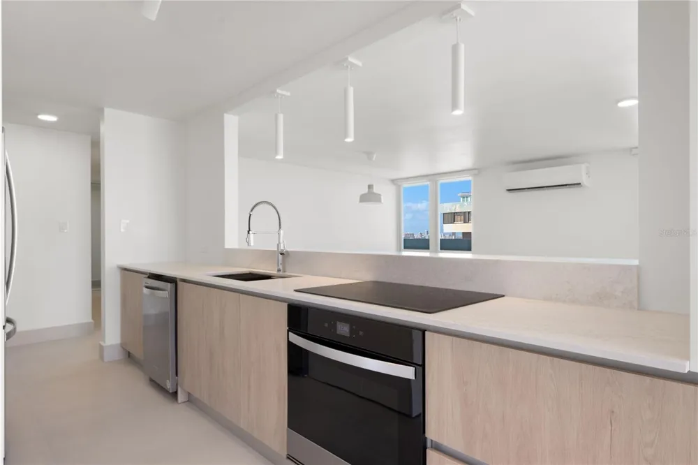 4123 ISLA VERDE AVE, WALDORF TOWER #PH-4 Carolina, PR 00979