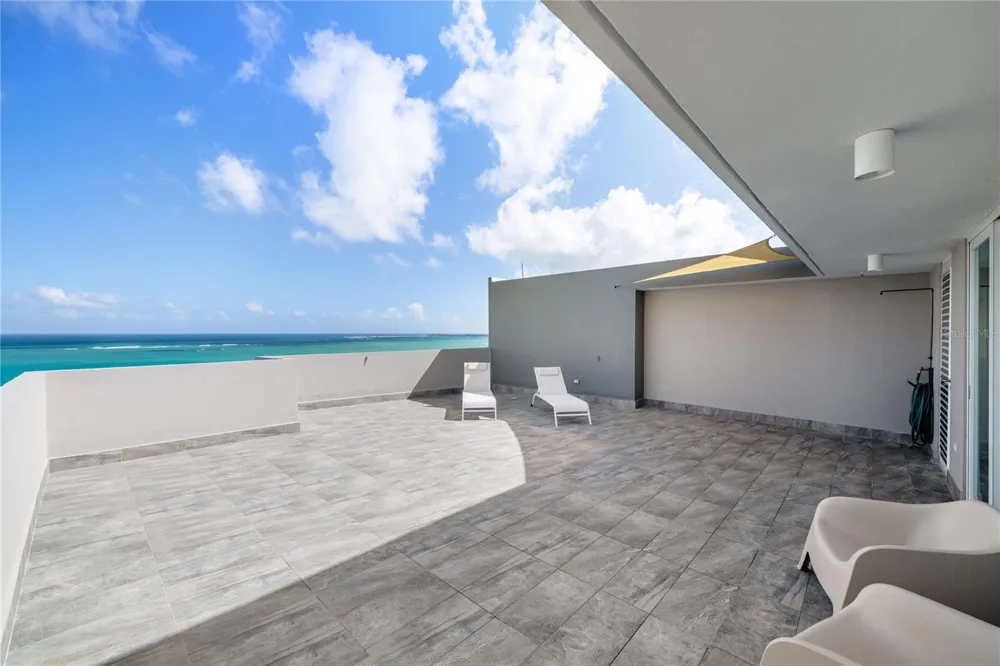 4123 ISLA VERDE AVE, WALDORF TOWER #PH-4 Carolina, PR 00979