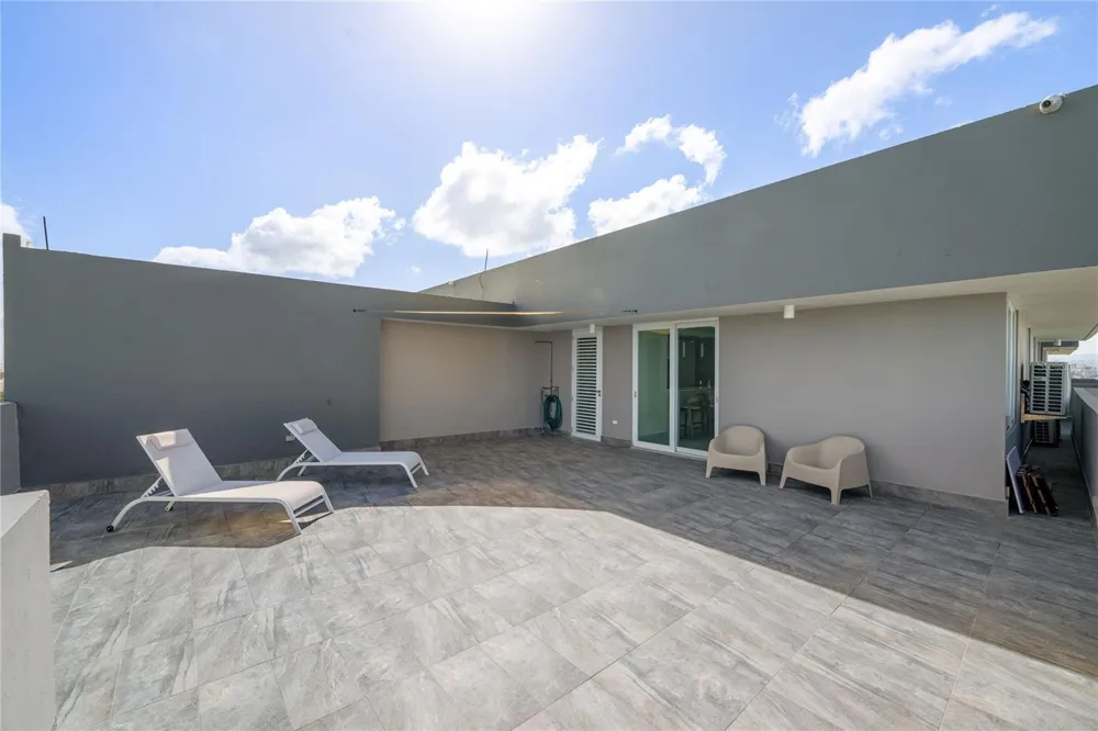 4123 ISLA VERDE AVE, WALDORF TOWER #PH-4 Carolina, PR 00979