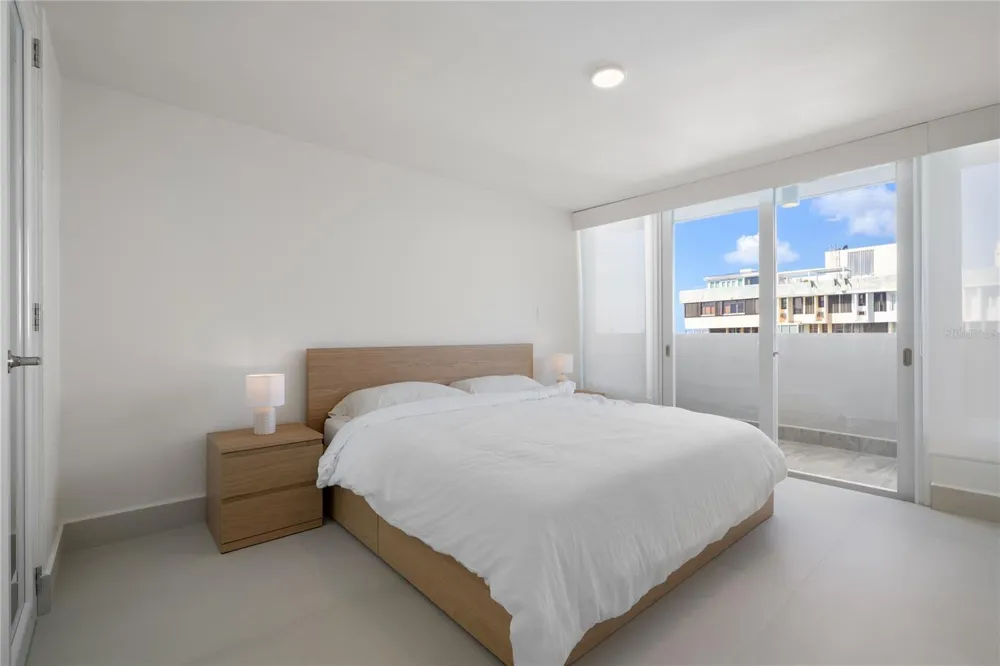 4123 ISLA VERDE AVE, WALDORF TOWER #PH-4 Carolina, PR 00979