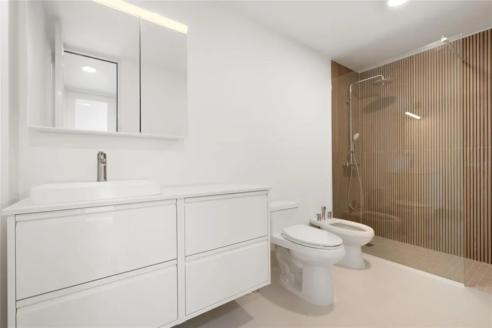 4123 ISLA VERDE AVE, WALDORF TOWER #PH-4 Carolina, PR 00979