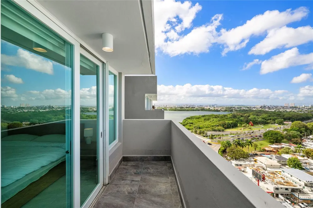 4123 ISLA VERDE AVE, WALDORF TOWER #PH-4 Carolina, PR 00979