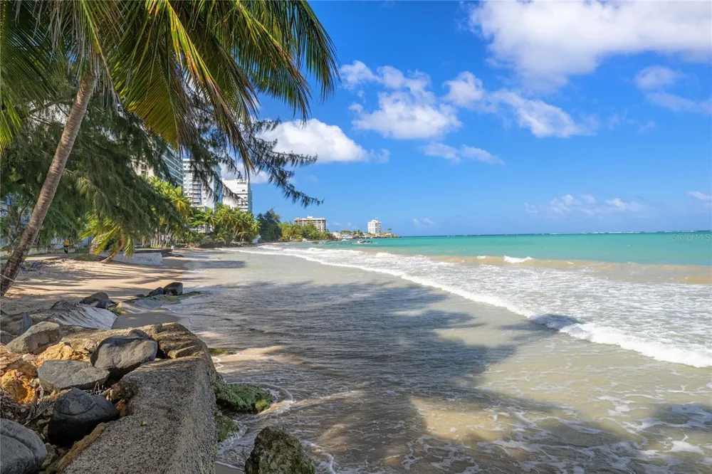 4123 ISLA VERDE AVE, WALDORF TOWER #PH-4 Carolina, PR 00979