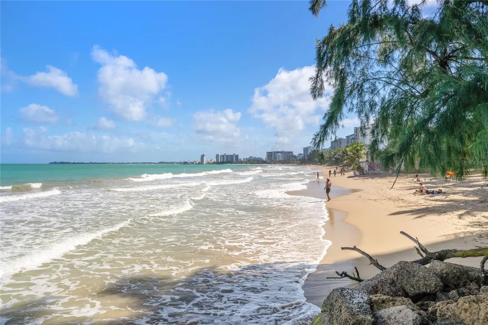 4123 ISLA VERDE AVE, WALDORF TOWER #PH-4 Carolina, PR 00979