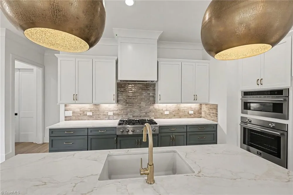 7400 Harkwood Court Oak Ridge, NC 27310