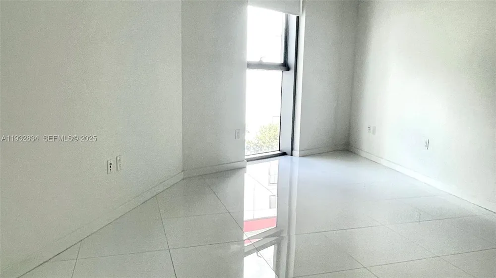 851 NE 1st Ave #412 Miami, FL 33132