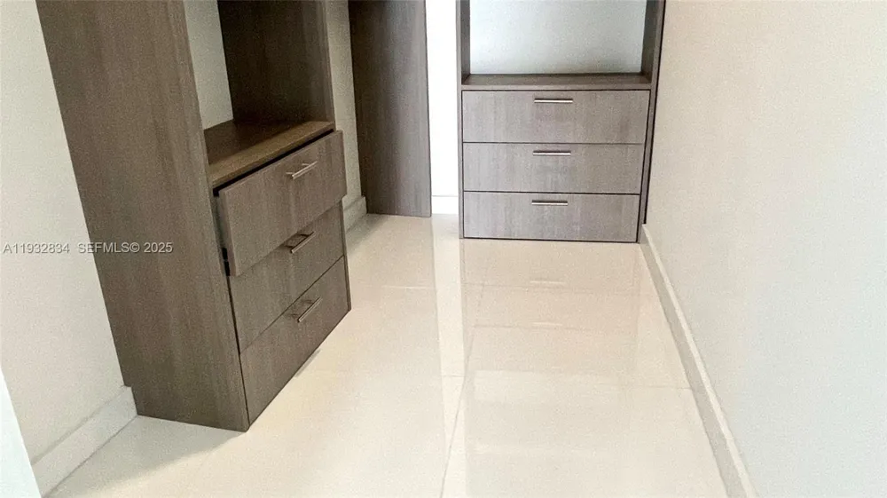 851 NE 1st Ave #412 Miami, FL 33132