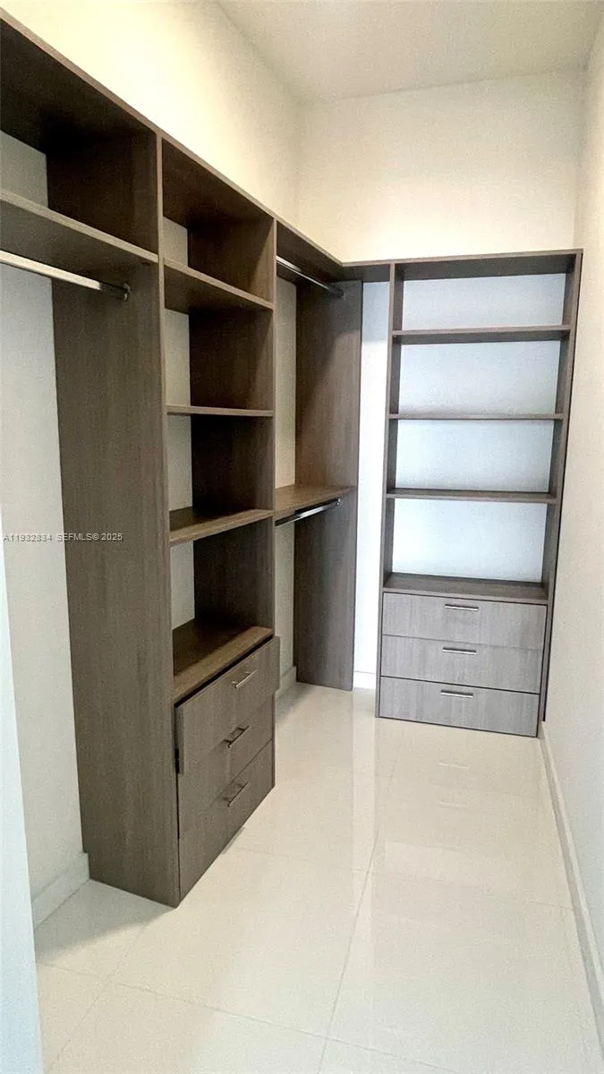 851 NE 1st Ave #412 Miami, FL 33132