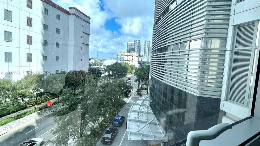 851 NE 1st Ave #412 Miami, FL 33132